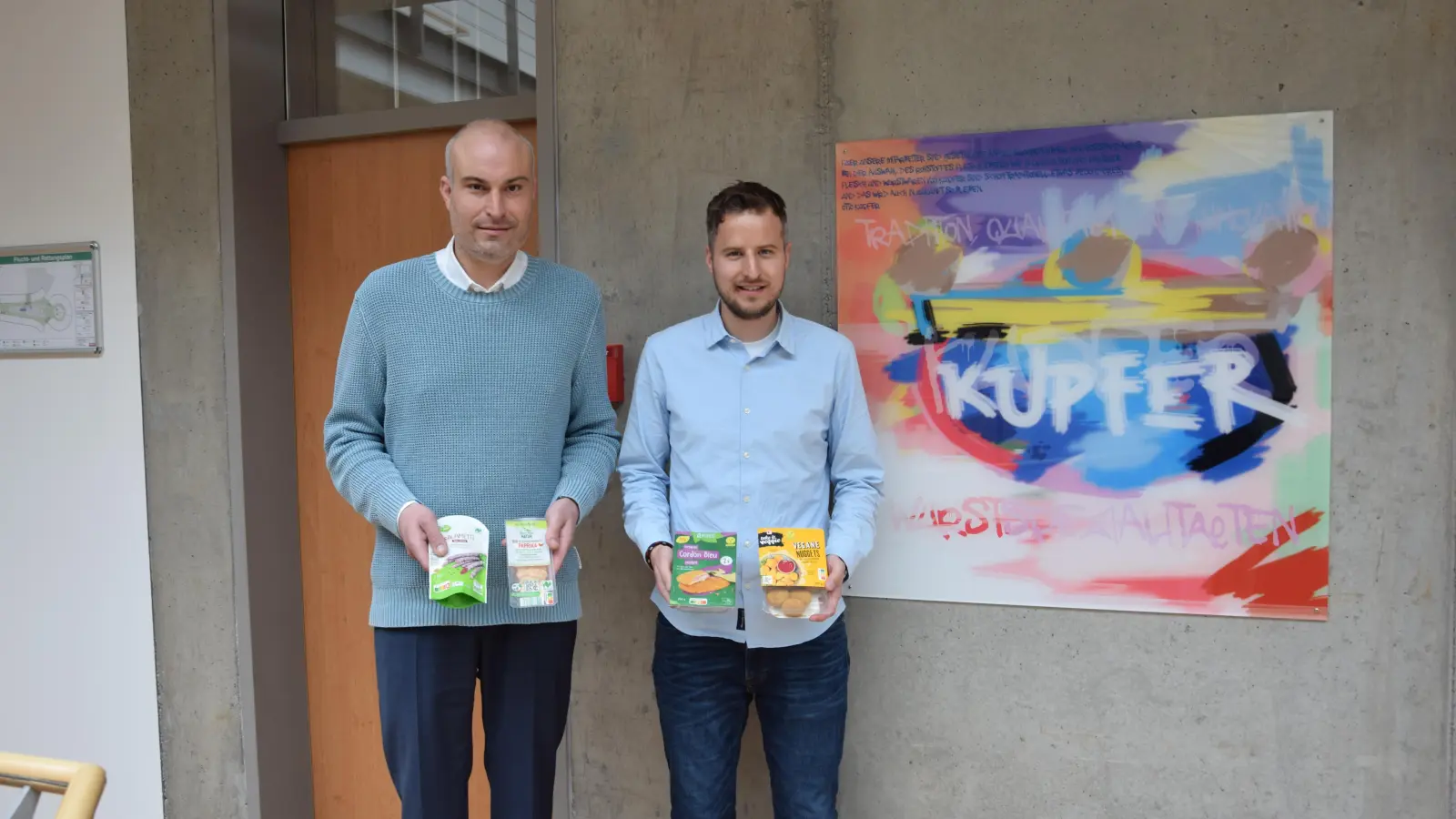 Johannes und Max Kupfer (von links) bilden den Vorstand des Heilsbronner Unternehmens. Sie wollen den Familienbetrieb zu einem Lebensmittelproduzenten weiterentwickeln. (Foto: Florian Schwab)