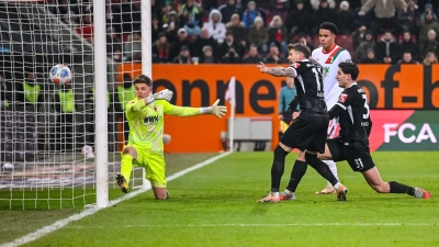 Igor Matanović steht für die Freiburger goldrichtig. (Foto: Harry Langer/dpa)