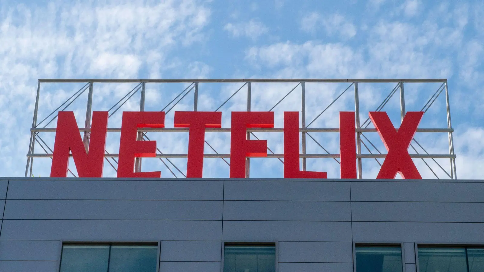 Netflix hat nun mehr als 325 Millionen Kundenhaushalte. (Archivbild)  (Foto: Andrej Sokolow/dpa)
