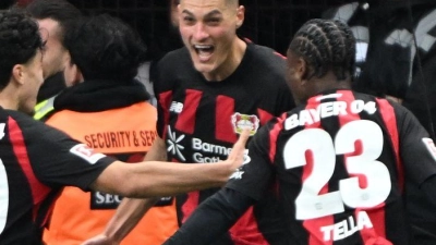 Schicks Rekordtor lässt Leverkusen zum 2:1 jubeln.  (Foto: Federico Gambarini/dpa)