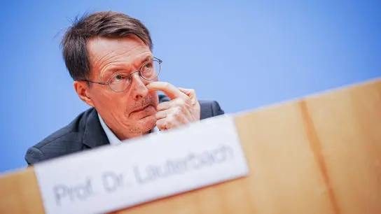 Karl Lauterbach (SPD), Bundesminister für Gesundheit, spricht zur Presse. (Foto: Kay Nietfeld/dpa)