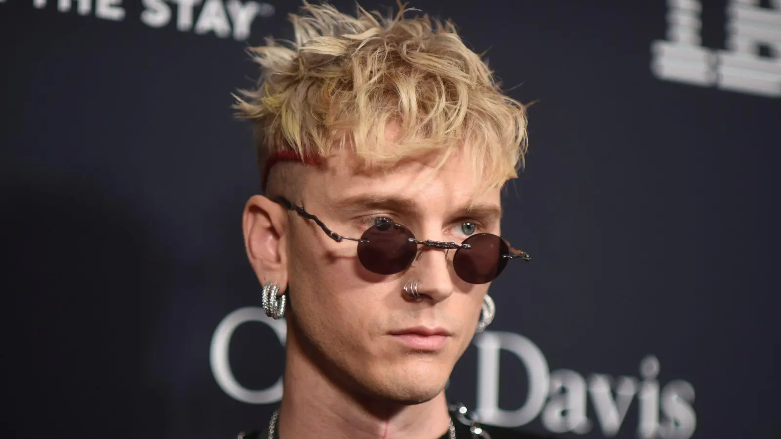 Machine Gun Kelly hat bereits aus einer früheren Beziehung eine Tochter. (Archivbild) (Foto: Richard Shotwell/Invision/AP/dpa)