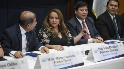 Richter des Obersten Wahltribunals schickten die Kandidaten Torres und Arévalo in die Stichwahl in Guatemala. (Foto: Wilder Lopez/AP)