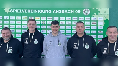 Das SpVgg-Trainerteam mit den bewährten Kräften, von links: Stefan Dehm (Teammanager), Michael Griebel, Christoph Hasselmeier, Steed Ray und Jürgen Paul. (Foto:  SpVgg Ansbach/privat)