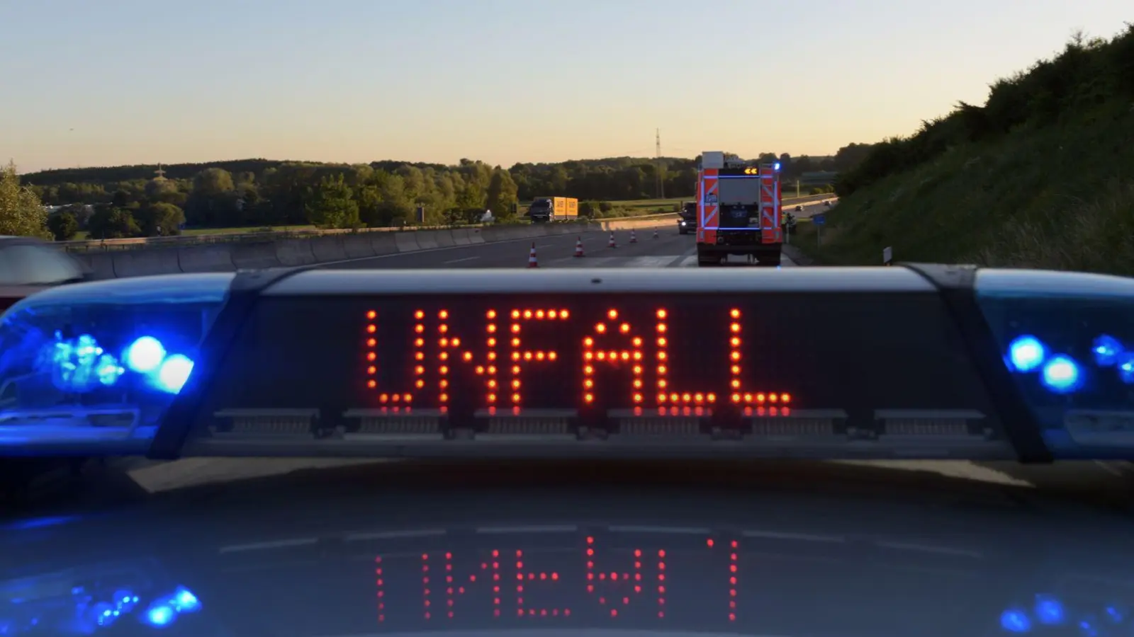 Ein Rettungshubschrauber bringt den lebensgefährlich verletzten Mann in eine Klinik. (Symbolbild) (Foto: Stefan Puchner/dpa)