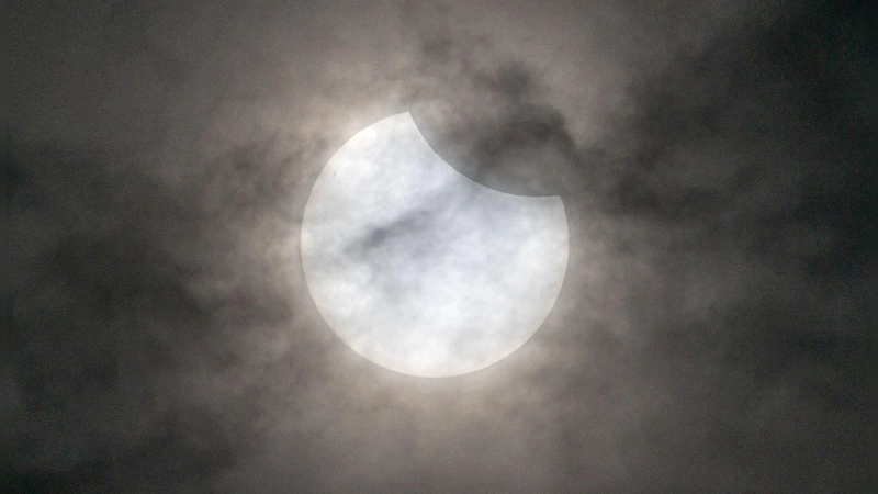 Die partielle Sonnenfinsternis über Emskirchen – eingefangen mit der Kamera. (Foto: Mirko Fryska)