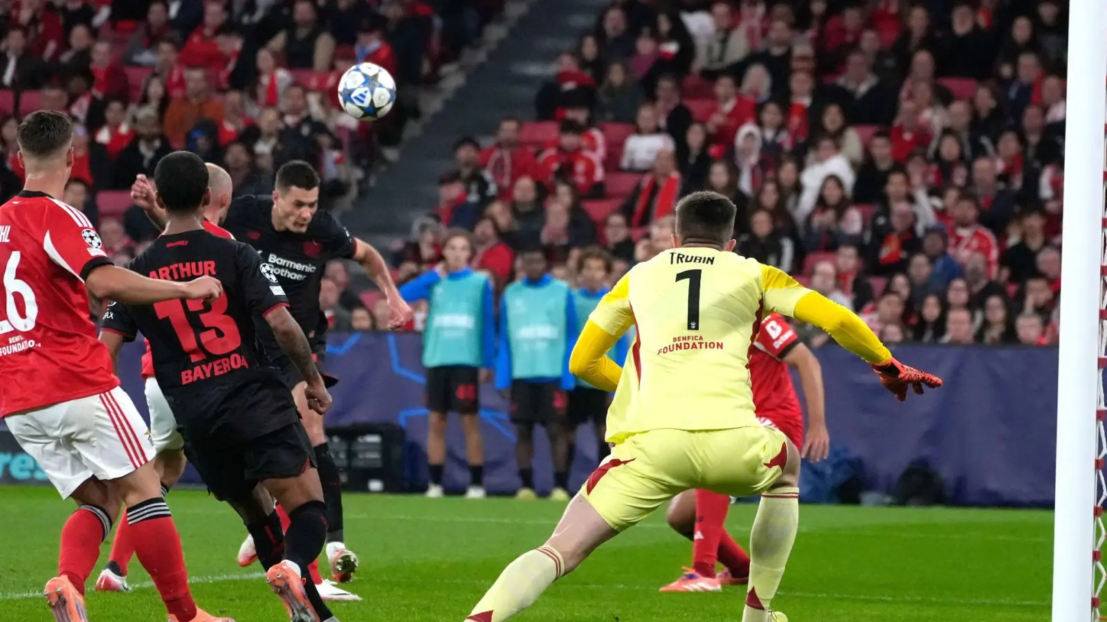 Patrik Schick köpft zum 1:0.  (Foto: Ana Brigida/AP/dpa)