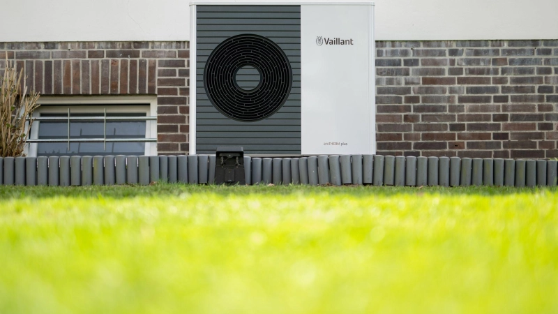 Ab dem 21. Juli 2026 gelten für den Einbau von Wärmepumpen in Deutschland neue, reformierte Förderbedingungen. (Foto: Daniel Reinhardt/dpa/dpa-tmn)