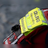 Ein Wasserretter holte den 46-jährigen Mann aus der Strömung der Isar. (Symbolbild) (Foto: Marijan Murat/dpa)
