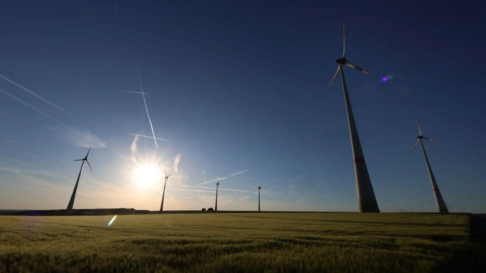 Künftig sollen Kommunen und Bürger von neuen Windparks in Bayern profitieren können. (Symbolbild) (Foto: Karl-Josef Hildenbrand/dpa)