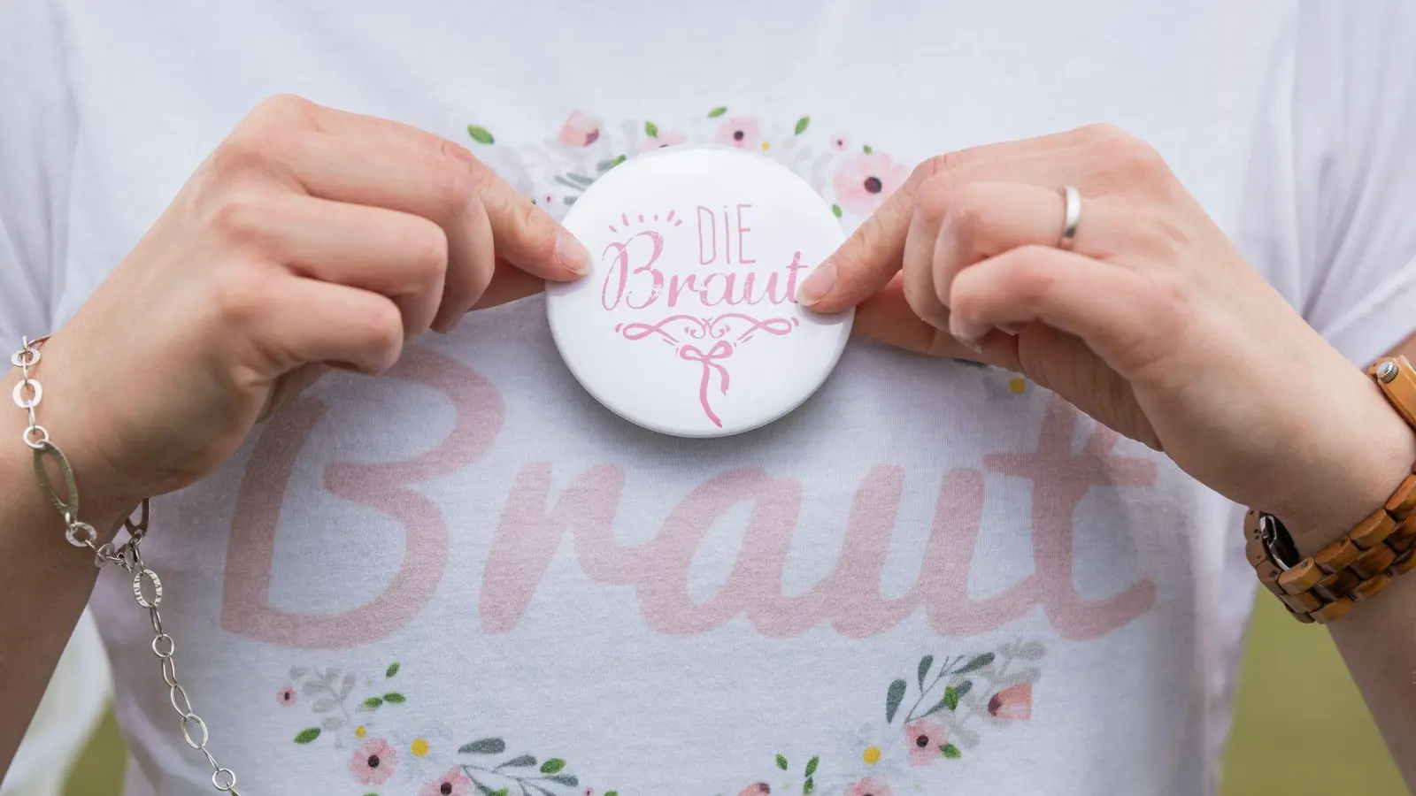 Die ausgelassene Stimmung eines Junggesellinnenabschieds kippte abrupt – jetzt ermittelt die Polizei. (Symbolfoto) (Foto: Silas Stein/dpa/dpa-tmn)