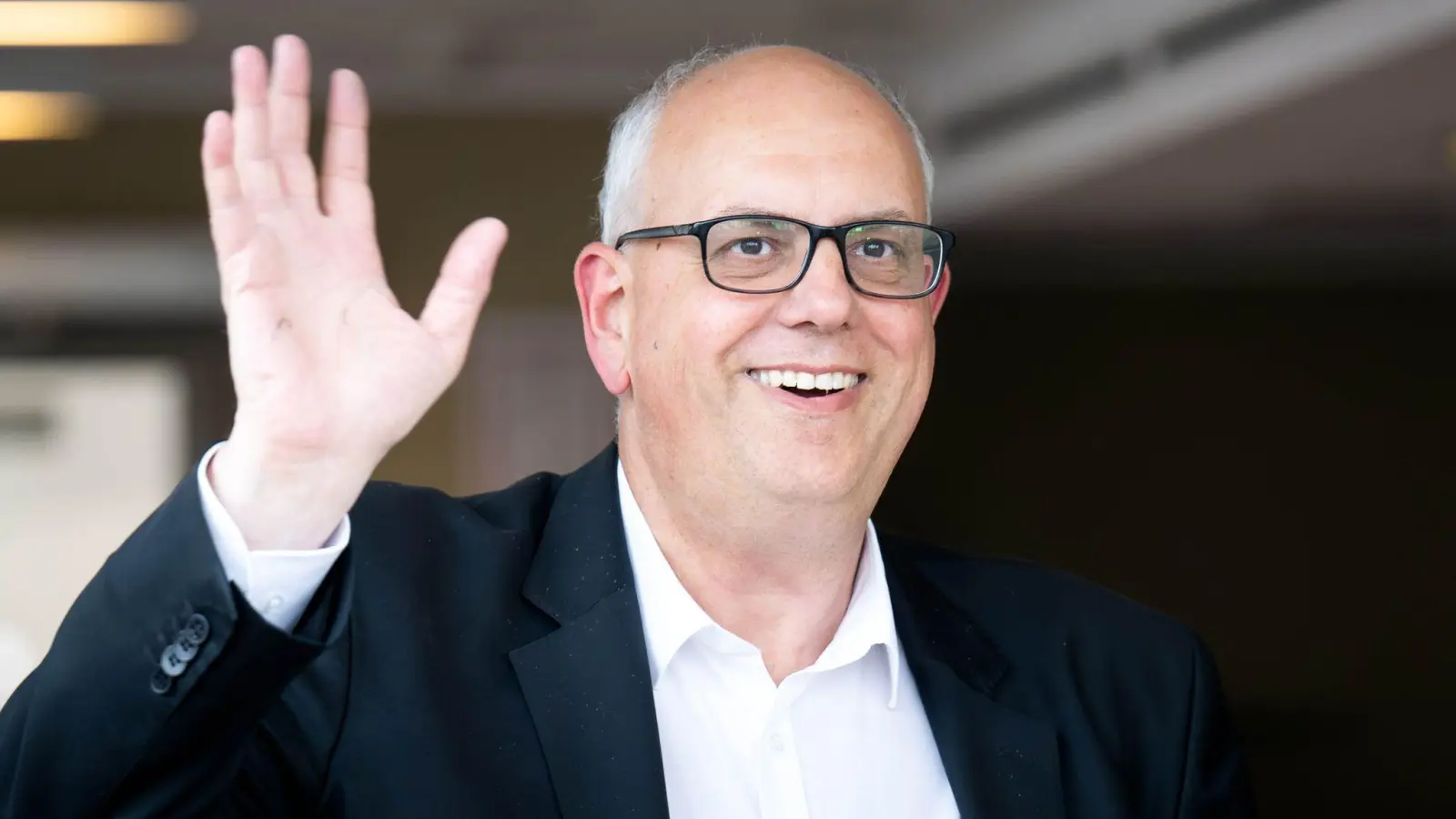 Andreas Bovenschulte, Bürgermeister von Bremen, kommt zu einer Besprechung der Partei. SPD, Grüne und Linkspartei in Bremen haben sich auf die Fortsetzung ihrer Koalition für die kommenden vier Jahre geeinigt. (Foto: Sina Schuldt/dpa)
