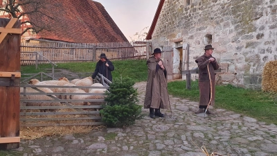 Bereits um 15 Uhr beginnt in diesem Jahr das Weihnachtsspiel nach Hans Sachs im Freilandmuseum. (Foto: Lisa Baluschek)