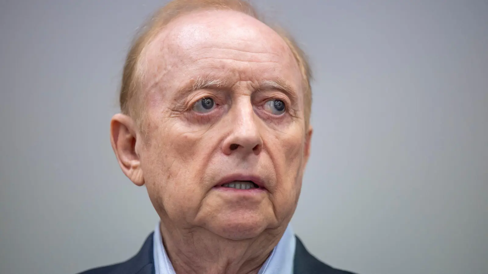 Bleibt wegen Krankheit auf freiem Fuß: Alfons Schuhbeck. (Archivbild) (Foto: Peter Kneffel/dpa)