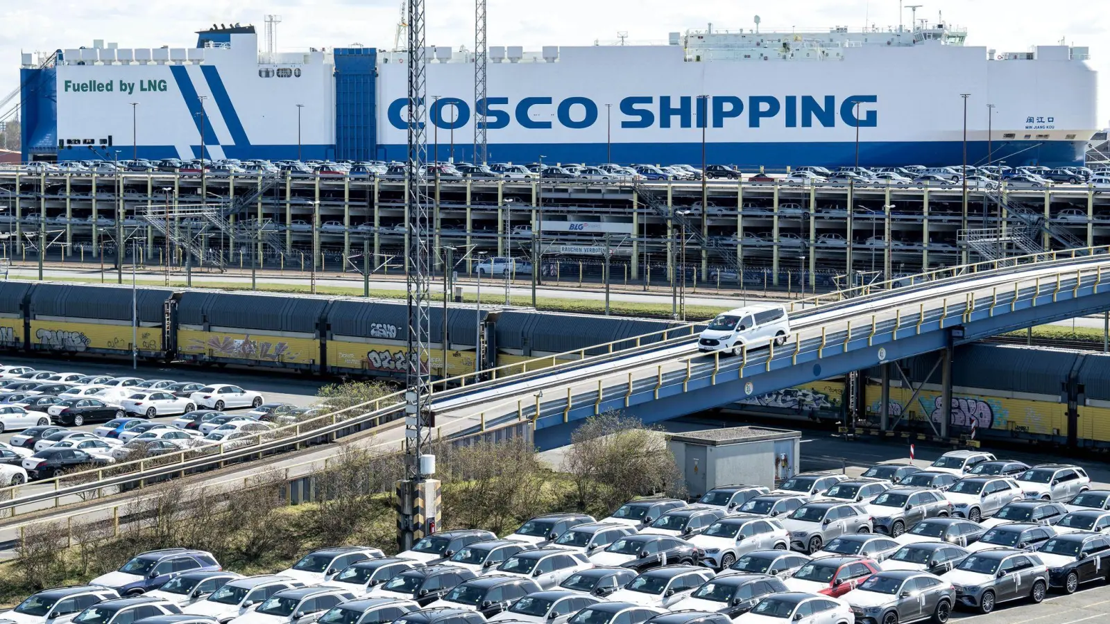 Der Export ist für die deutsche Autoindustrie von entscheidender Bedeutung. (Archivbild) (Foto: Sina Schuldt/dpa)