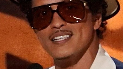 Bruno Mars beteiligte sich zuletzt an Singles mit anderen Künstlern wie Lady Gaga, sein letztes Soloalbum erschien allerdings vor zehn Jahren. (Archivbild) (Foto: Chris Pizzello/Invision via AP/dpa)