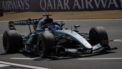 WM-Spitzenreiter George Russell führt auch in China das Feld an. (Foto: Andy Wong/AP/dpa)