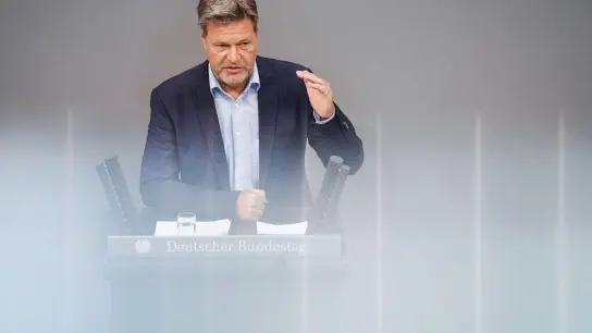 Wirtschaftsminister Robert Habeck (Grüne) spricht während einer Sitzung des Deutschen Bundestags. (Foto: Kay Nietfeld/dpa)