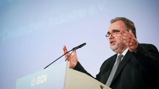 Der Präsident des Bundesverbands der Deutschen Industrie (BDI), Siegfried Russwurm, beim BDI-Rohstoffkongress. (Foto: Kay Nietfeld/dpa)