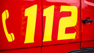 Die Feuerwehr brachte das Feuer auf der A3 unter Kontrolle. (Symbolbild) (Foto: Daniel Vogl/dpa)