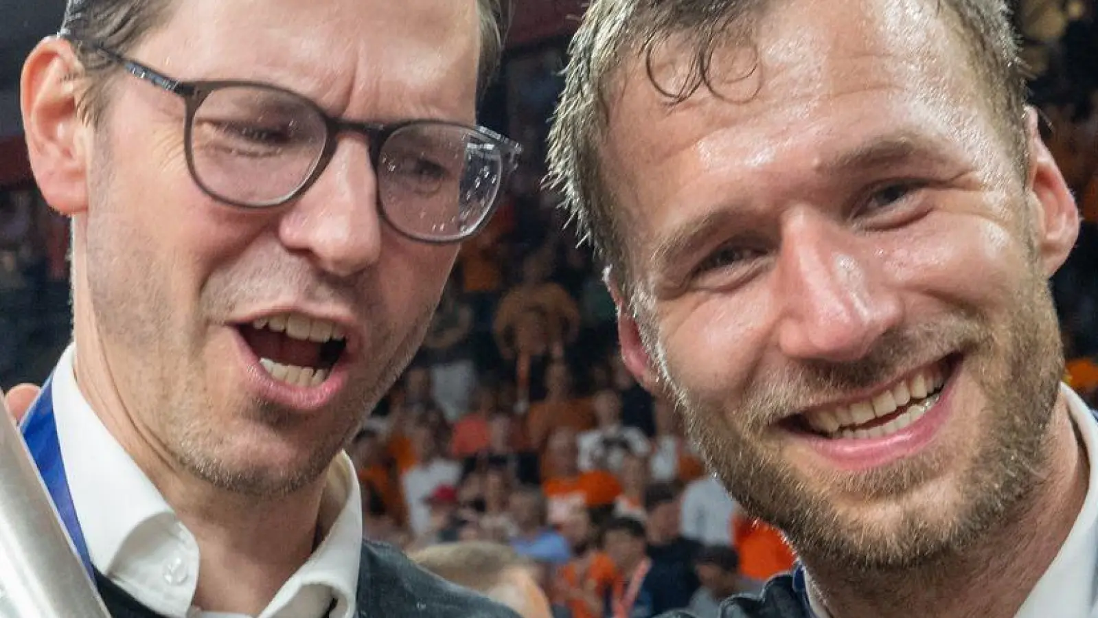 Feierte mit Ulm und Coach Gavel (rechts) 2023 den Meistertitel - im Sommer geht er nach München: Sportdirektor Thorsten Leibenath. (Archivbild) (Foto: Stefan Puchner/dpa)