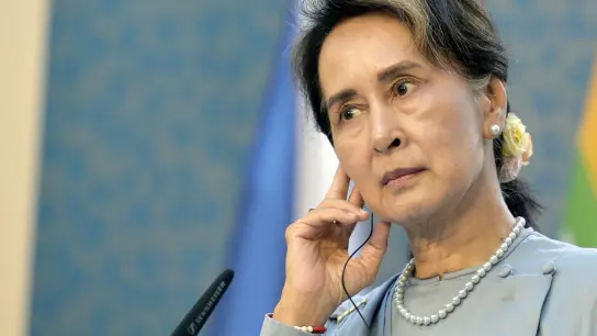 Aung San Suu Kyi, damalige Regierungschefin von Myanmar, wurde inzwischen zu einer mehrjährigen Haftstrafe verurteilt. (Archivbild) (Foto: Michaela Øíhová/CTK/dpa)