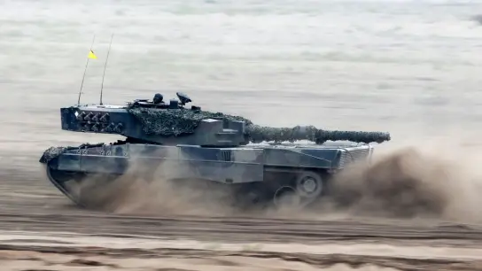 Ein Kampfpanzer vom Typ Leopard 2. (Foto: picture alliance/dpa/Symbolbild)
