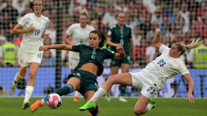 Deutschland will sich um die Fußball-WM der Frauen 2027 bewerben. (Foto: Sebastian Christoph Gollnow/dpa)