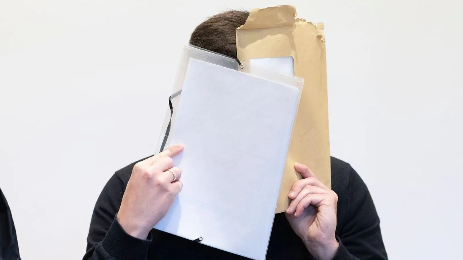 Ein Aushilfslehrer soll heimlich nackte Grundschüler gefilmt haben. (Archivbild) (Foto: Heiko Becker/dpa)