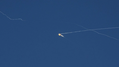 Die Luftabwehr des ukrainischen Militärn hat nach eigenen Angaben kaum mehr passende Raketen, um Russlands ballistische Geschosse abzufangen. (Archivbild)  (Foto: Evgeniy Maloletka/AP/dpa)