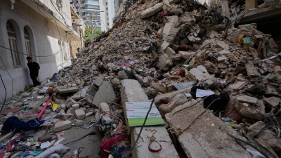 Die israelischen Angriffe haben im Libanon viel Zerstörung angerichtet.  (Foto: Hussein Malla/AP/dpa)