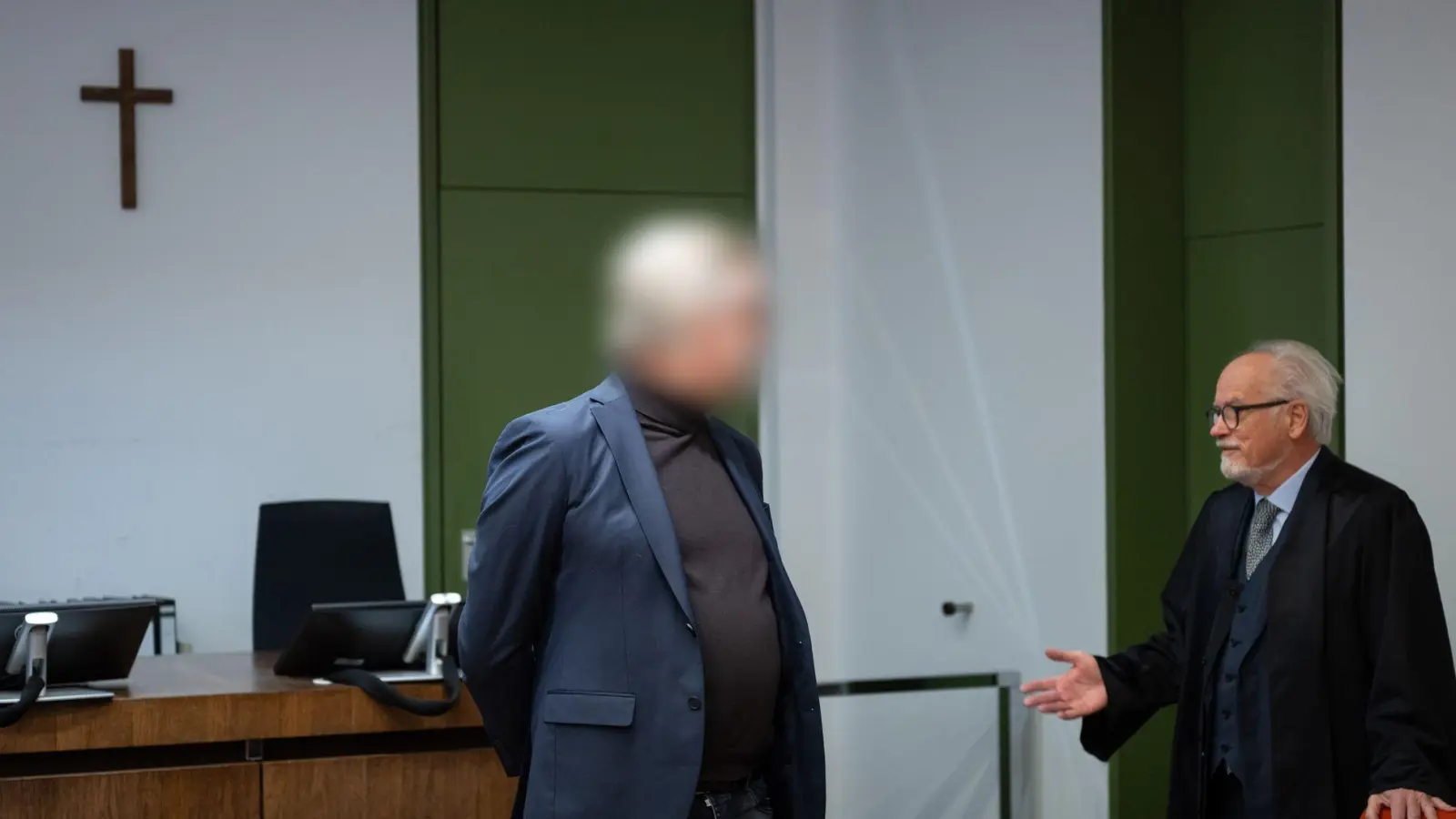 Ein früherer Mitarbeiter des Bistums Eichstätts verwaltete Millionen - und steht nun wegen Untreue und Bestechlichkeit vor Gericht.  (Foto: Lukas Barth-Tuttas/dpa)
