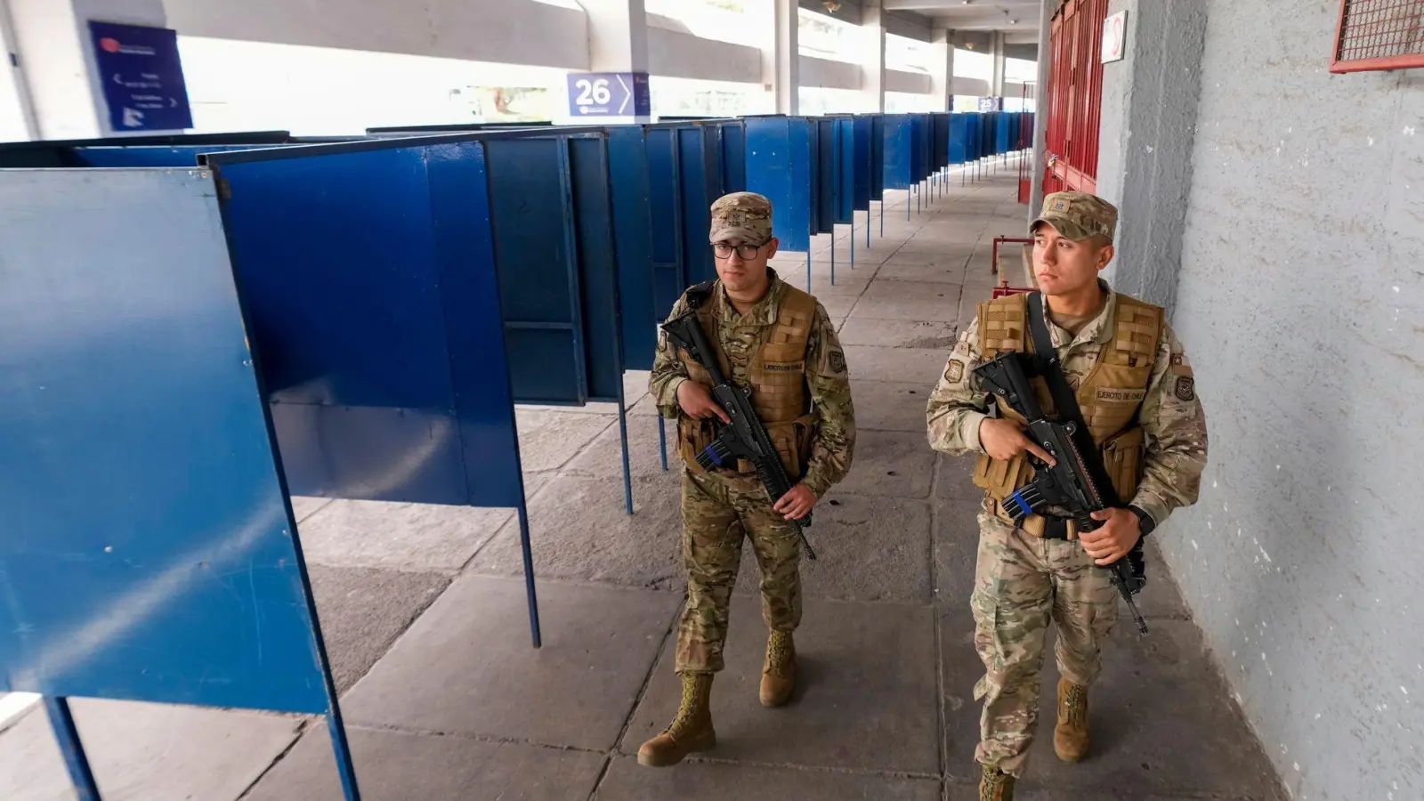 Im Mittelpunkt des Wahlkampfs standen die Themen Wirtschaft, Sicherheit und Migration. (Foto: Esteban Felix/AP/dpa)