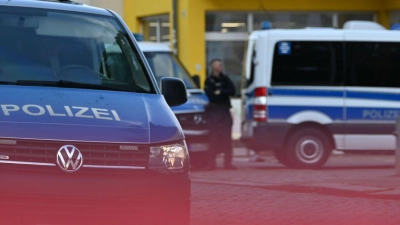 Die Polizei sperrte den Bereich ab. (Foto: Katharina Kausche/dpa)