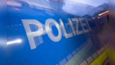 Die Kriminalpolizei ermittelt wegen des Verdachts des versuchten Mordes gegen einen 85-Jährigen. (Symbolbild) (Foto: Marijan Murat/dpa)