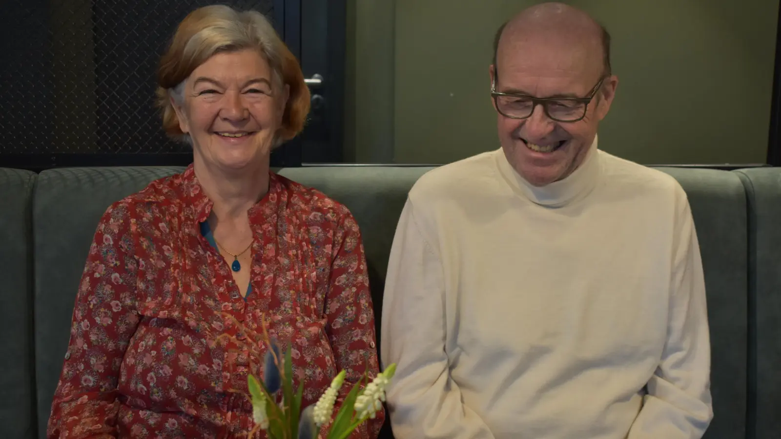 Im Seniorenrat gibt es trotz manch ernster Themen auch viel zu lachen, das sieht man an der Vorsitzenden Ingrid Tisch-Rottensteiner und Peter Haag. Sie stehen bei der Seniorenratswahl am 23. Oktober wieder für diese Posten zur Verfügung. (Foto: Ute Niephaus)