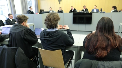 Der 46-Jährige ist unter anderem wegen fahrlässiger Tötung angeklagt. (Foto: Daniel Löb/dpa)