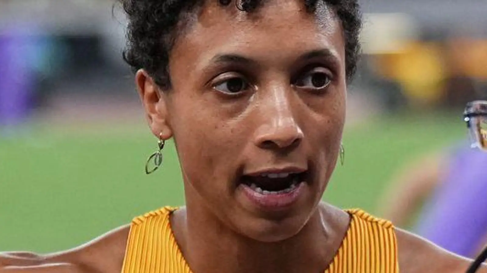 Malaika Mihambo hatte Gesprächsbedarf. (Foto: Michael Kappeler/dpa)