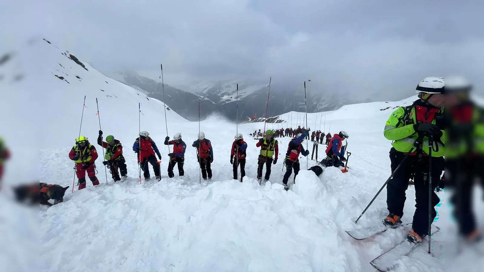 Immer wieder mussten diesen Winter Rettungsdienste ausrücken. (Foto: -/Italienische Bergwacht/dpa)