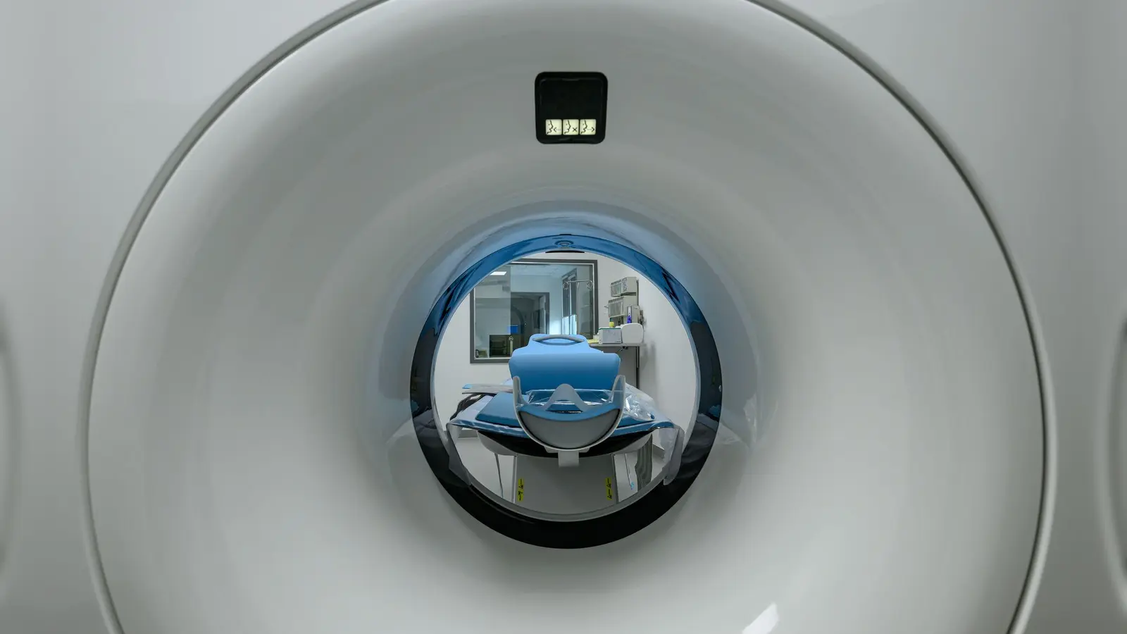 Das Bild zeigt einen Computertomographen. (Foto: Patrick Pleul/dpa)