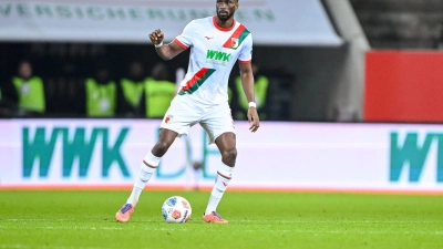 Chrislain Matsima steht dem FC Augsburg bald wieder zur Verfügung. (Archivbild) (Foto: Harry Langer/dpa)