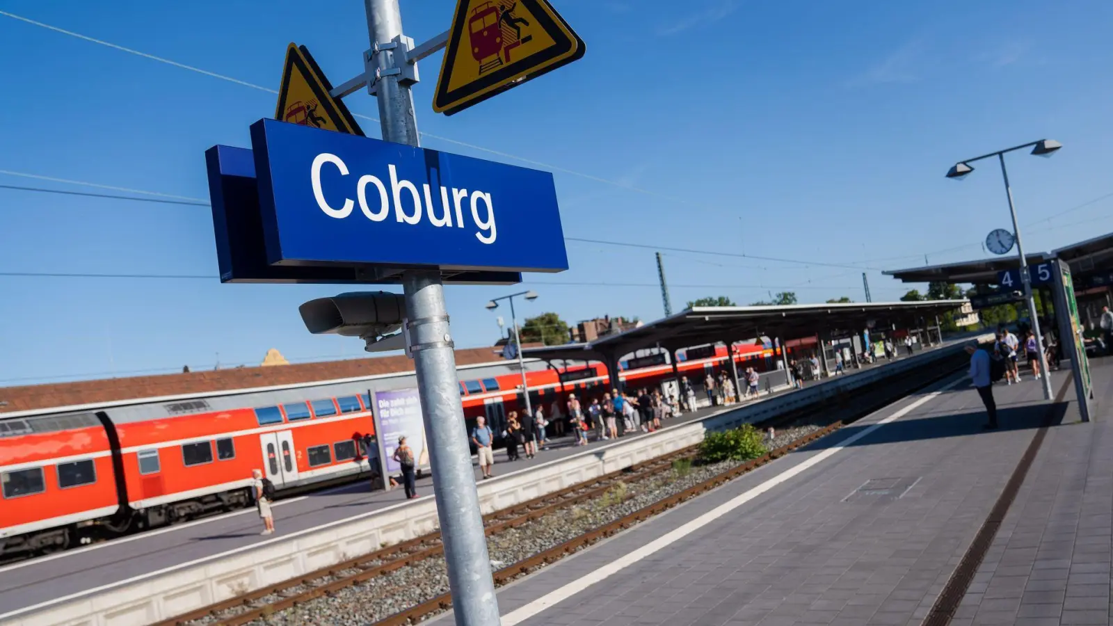Der Nah- und Fernverkehr am Coburger Bahnhof war stundenlang gestört. (Archivbild) (Foto: Nicolas Armer/dpa)