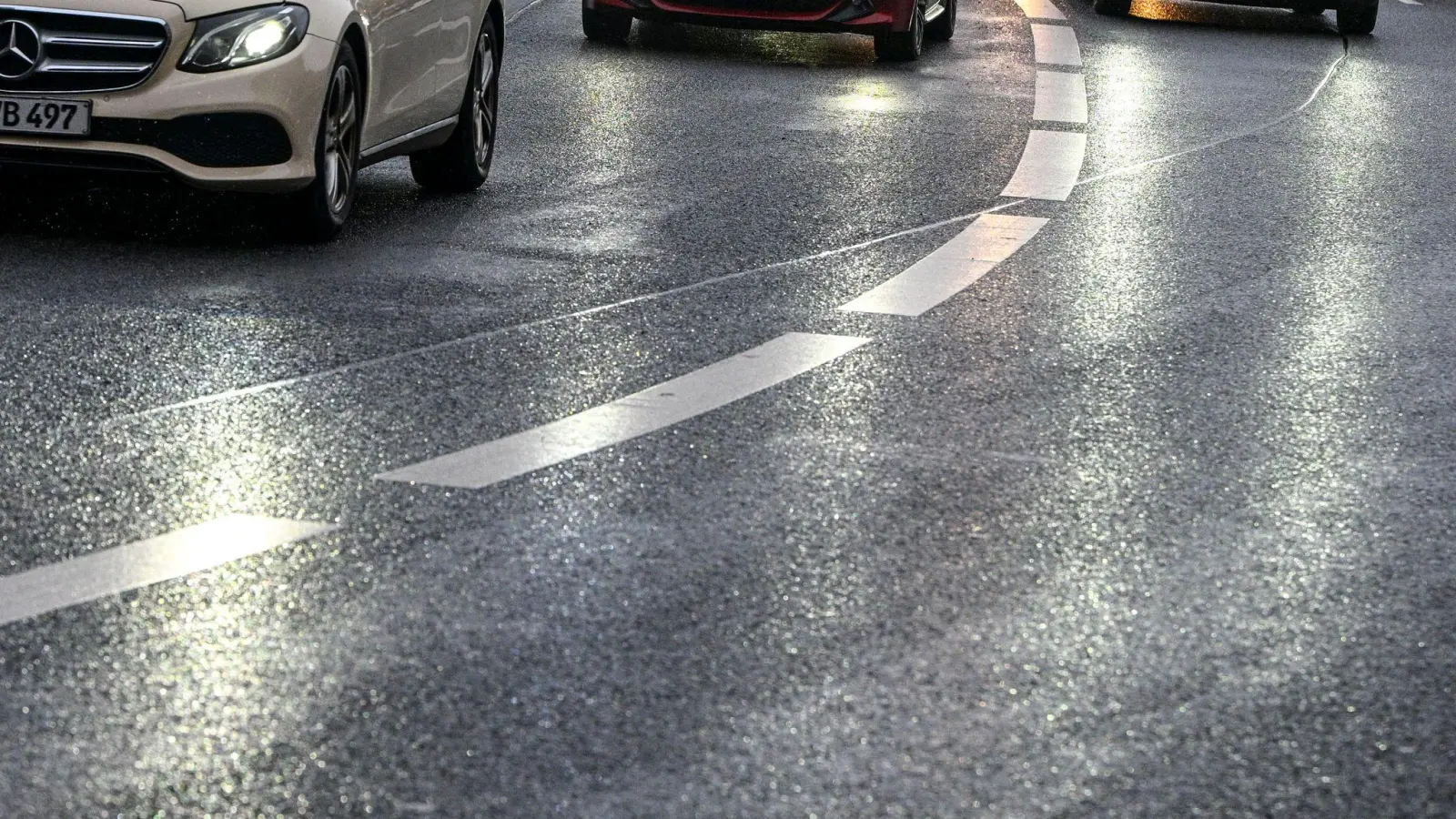 Vorsicht vor überfrierendem Regen. (Archivbild) (Foto: Jens Kalaene/dpa)