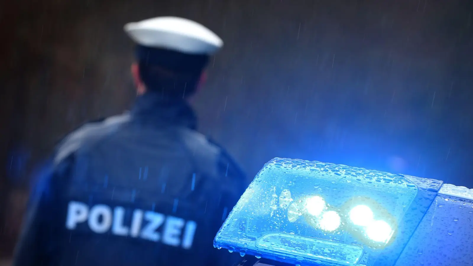 Nach dem Überfall Anfang Oktober hatte die Polizei vergeblich nach den vier Angreifern gesucht. (Symbolbild) (Foto: Karl-Josef Hildenbrand/dpa)