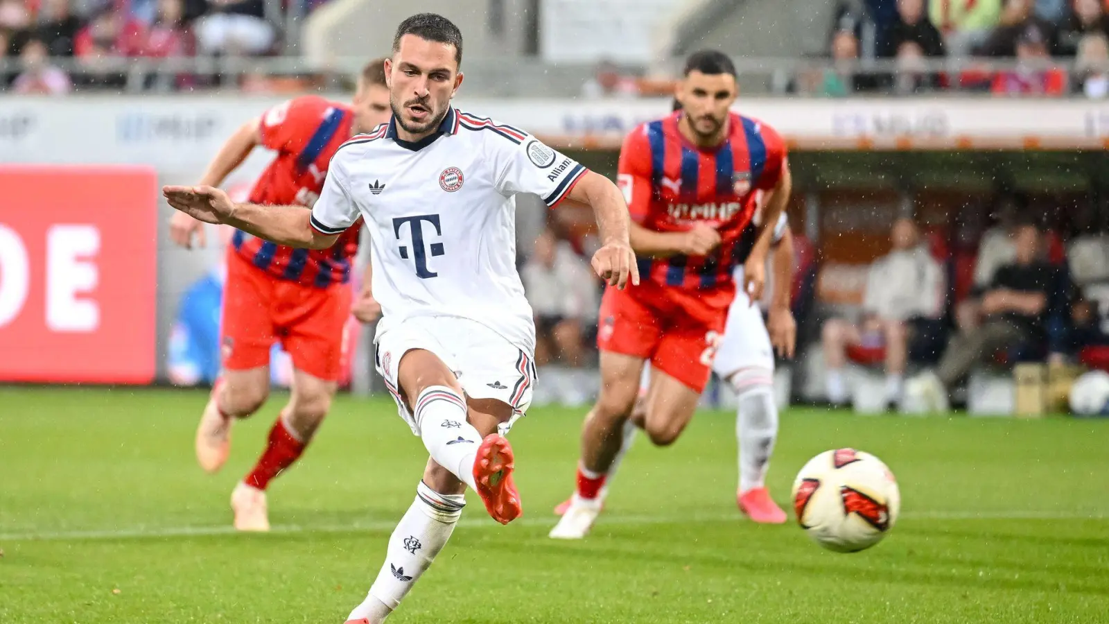Bayen-Talent Arijon Ibrahimovic wird wieder verliehen. (Archivbild) (Foto: Harry Langer/DeFodi/dpa/dpa)