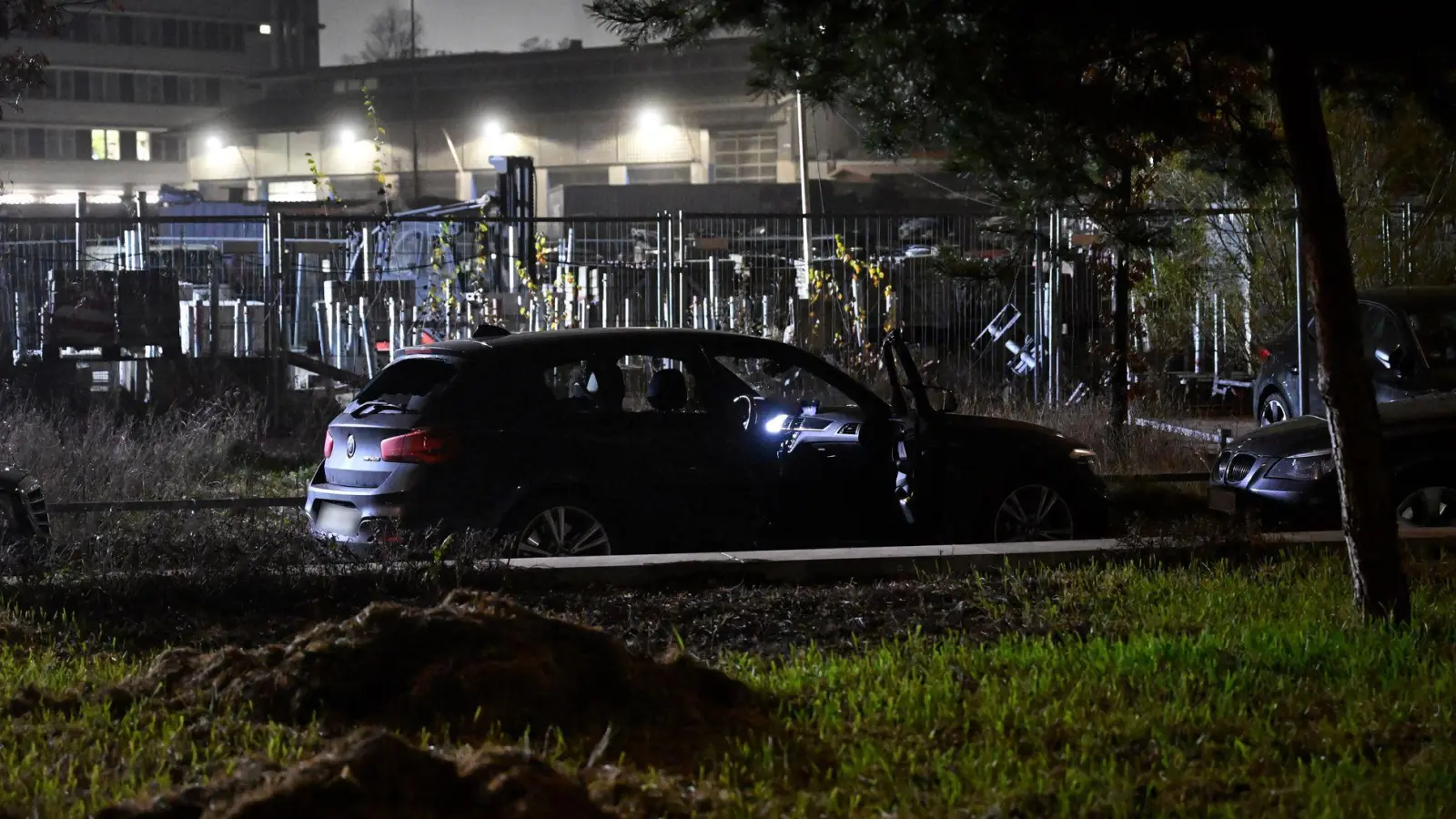 Der Fahrer des Wagens wurde bei dem Vorfall angeschossen. (Archivbild) (Foto: Felix Hörhager/dpa)