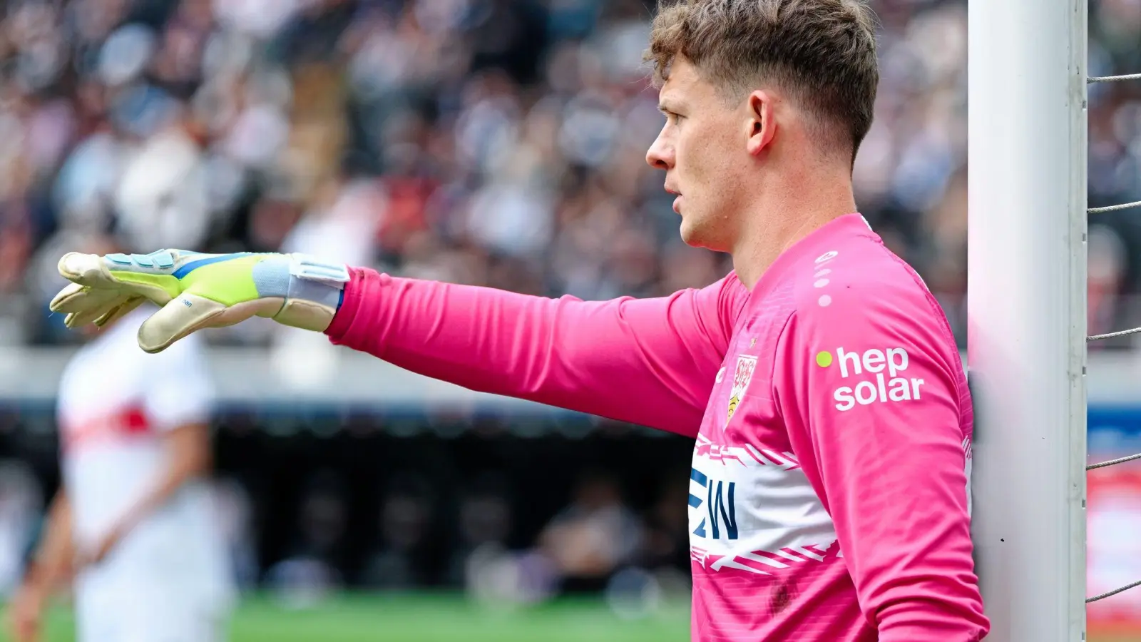Alexander Nübel in Aktion für den VfB Stuttgart am letzten Spieltag in Frankfurt.  (Foto: Uwe Anspach/dpa)