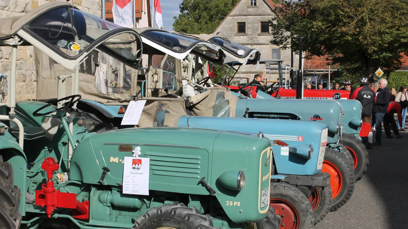 Alle Oldtimerschlepperfreunde sind herzlich eingeladen, mit ihren historischen Fahrzeugen das Kirchweihtreiben mitzugestalten. (Foto: Blaskapelle Gattenhofen)
