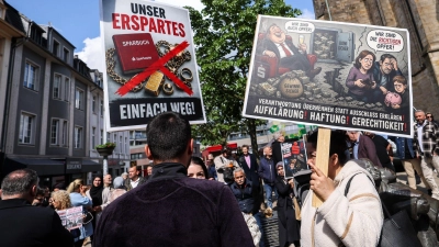 Die Rechtsstreitigkeiten zwischen Geschädigten und Sparkasse dürften sich lange hinziehen. (Archivbild)  (Foto: Christoph Reichwein/dpa)