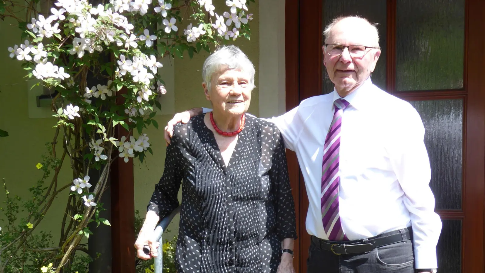 Feierten die Eiserne Hochzeit: Die Jubilare Eva und Hermann Thoma, die sich in den bewegten Zeiten nach dem Zweiten Weltkrieg das Jawort gaben. (Foto: Walter Oberhäußer)